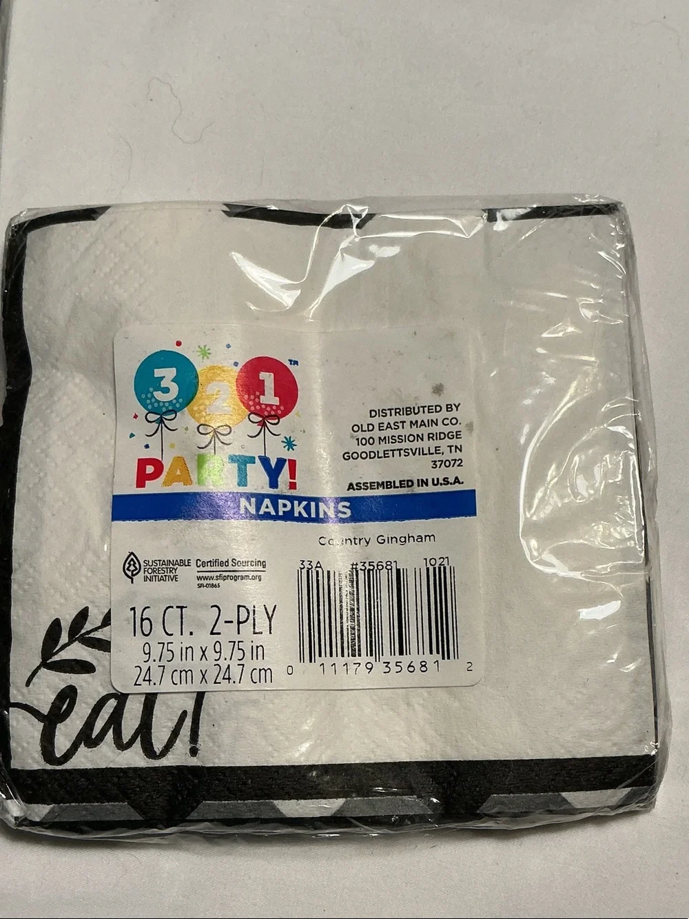 NWT Black & White Buffalo Check Plastic Tablecover and 2 pk Napkin Set